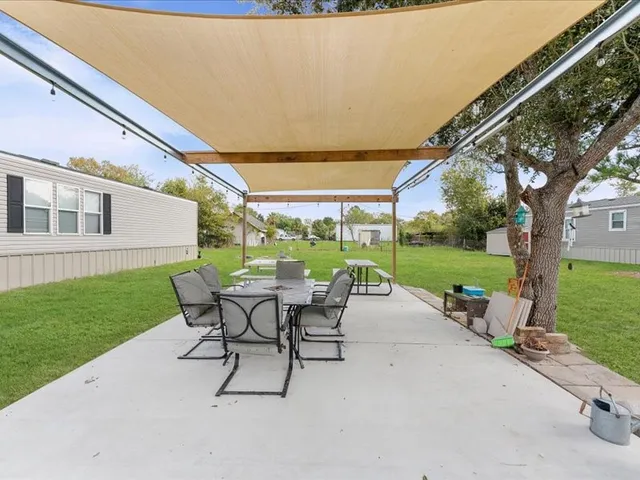 $1,650 | 3911 County Road 183, Alvin, TX 77511