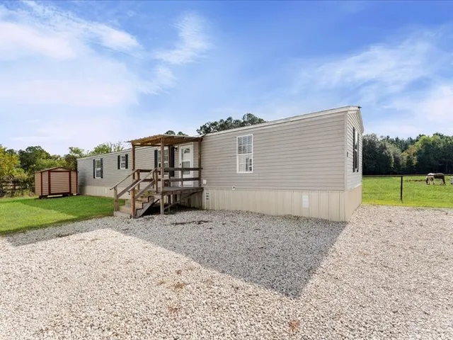 $1,650 | 3911 County Road 183, Alvin, TX 77511