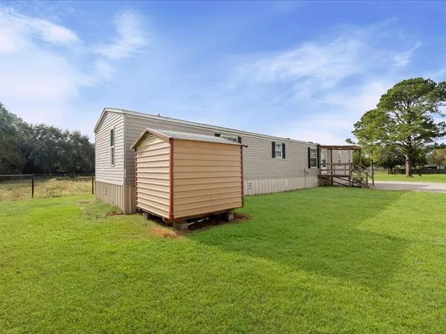 $1,650 | 3911 County Road 183, Alvin, TX 77511