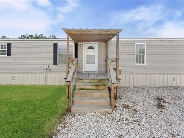 $1,650 | 3911 County Road 183, Alvin, TX 77511