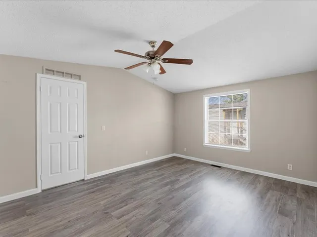 $1,650 | 3911 County Road 183, Alvin, TX 77511