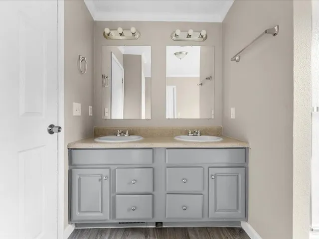 $1,650 | 3911 County Road 183, Alvin, TX 77511