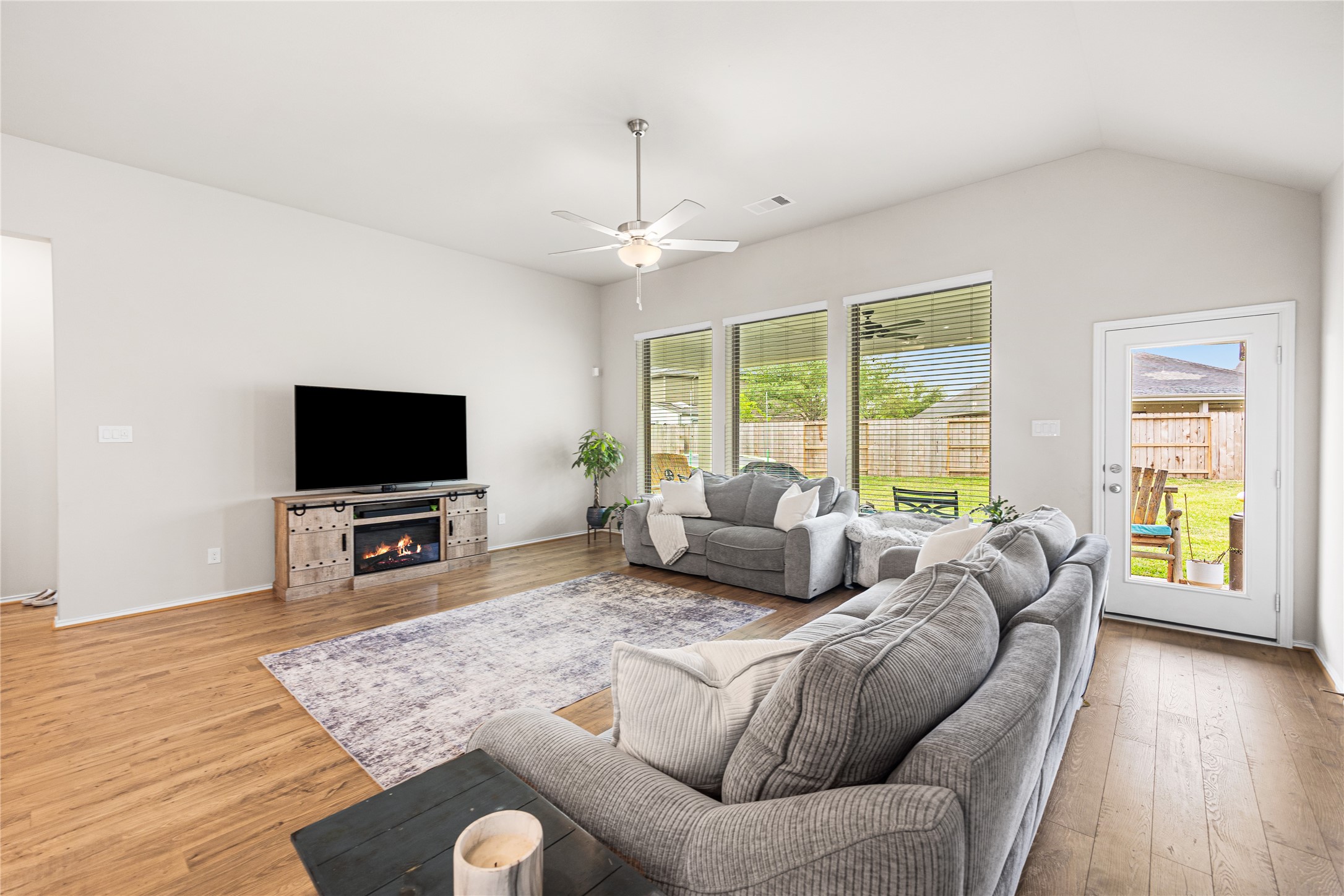 3212 Bright Maple Dr Spring Spring, TX 77386 - Photo 11 of 29 Tons of Natural Light