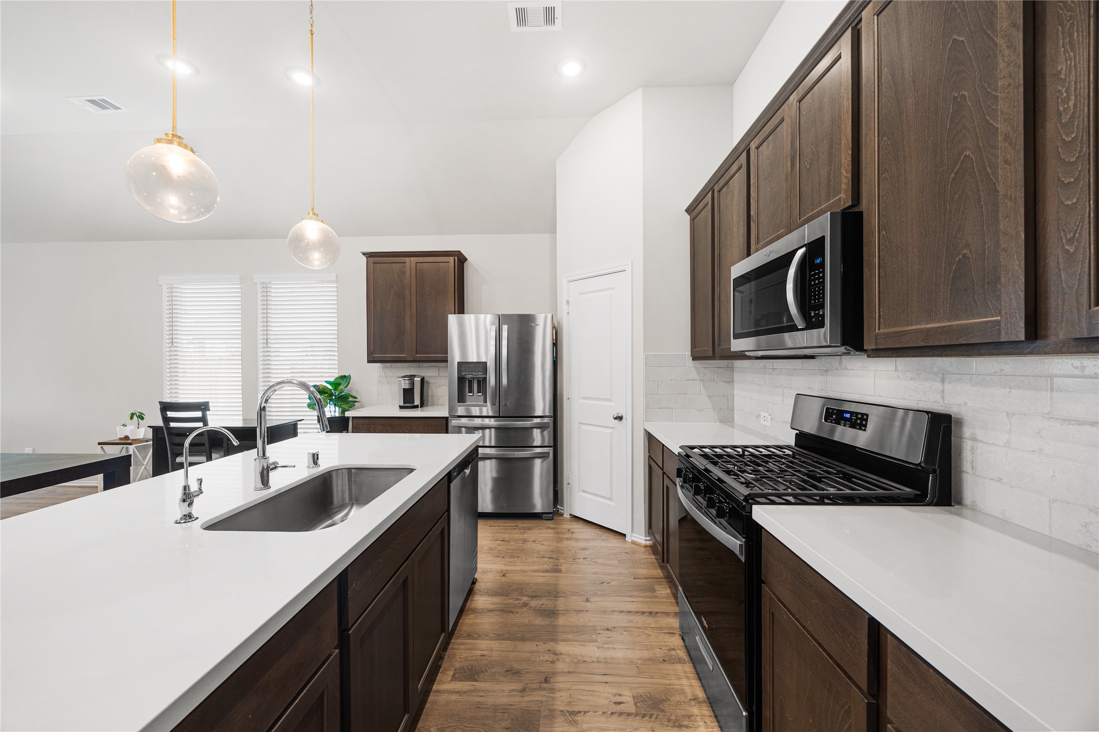 3212 Bright Maple Dr Spring Spring, TX 77386 - Photo 4 of 29 Oversized Quartz Island