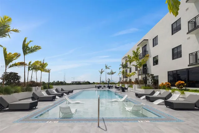 $3,485 | 18300 Southwest 98th Avenue, Unit 102, Palmetto Bay, FL 33157