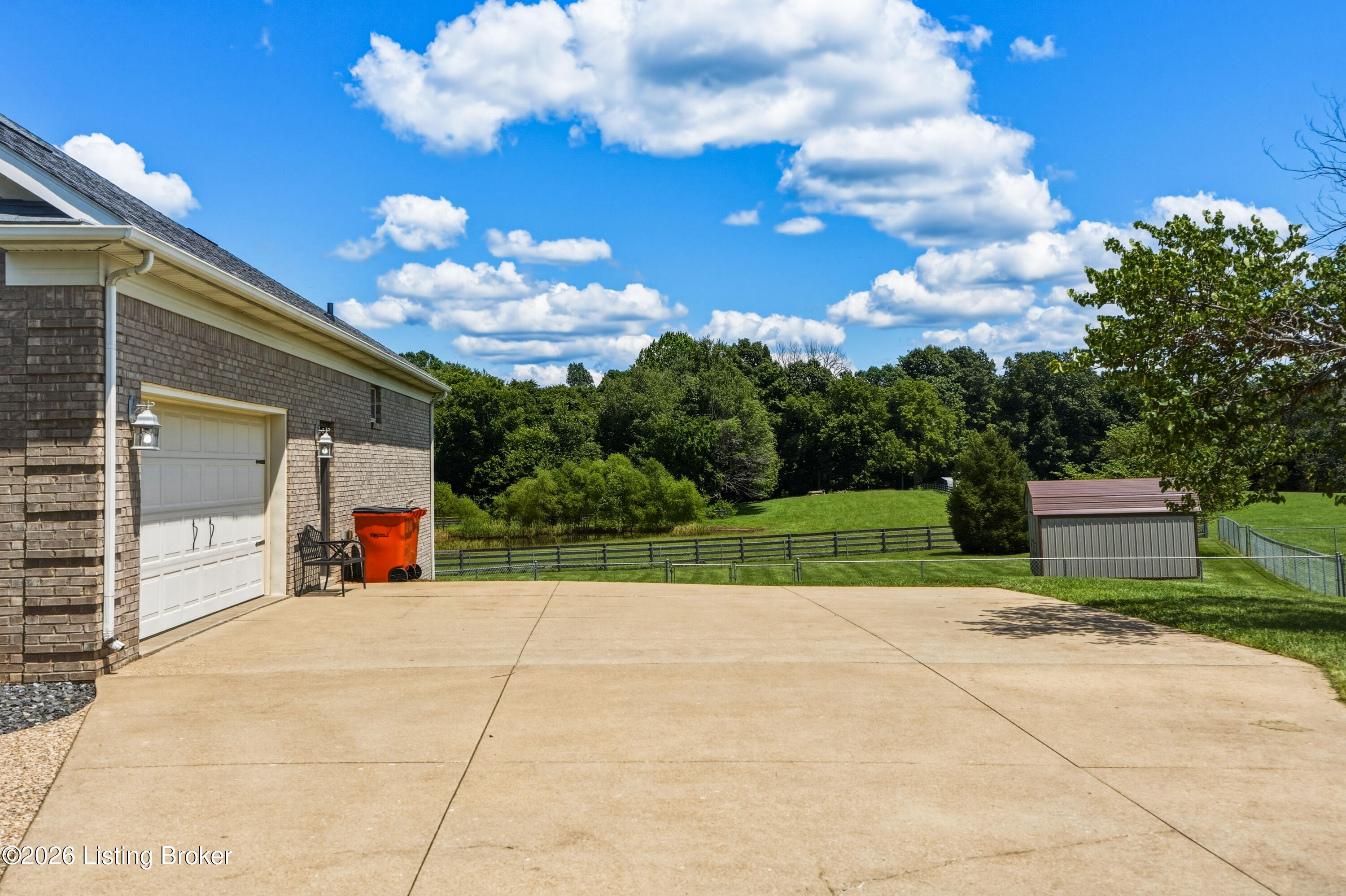 46 Rimrock Court Elizabethtown, KY 42701 - Photo 7 of 74 06_Garage_Driveway