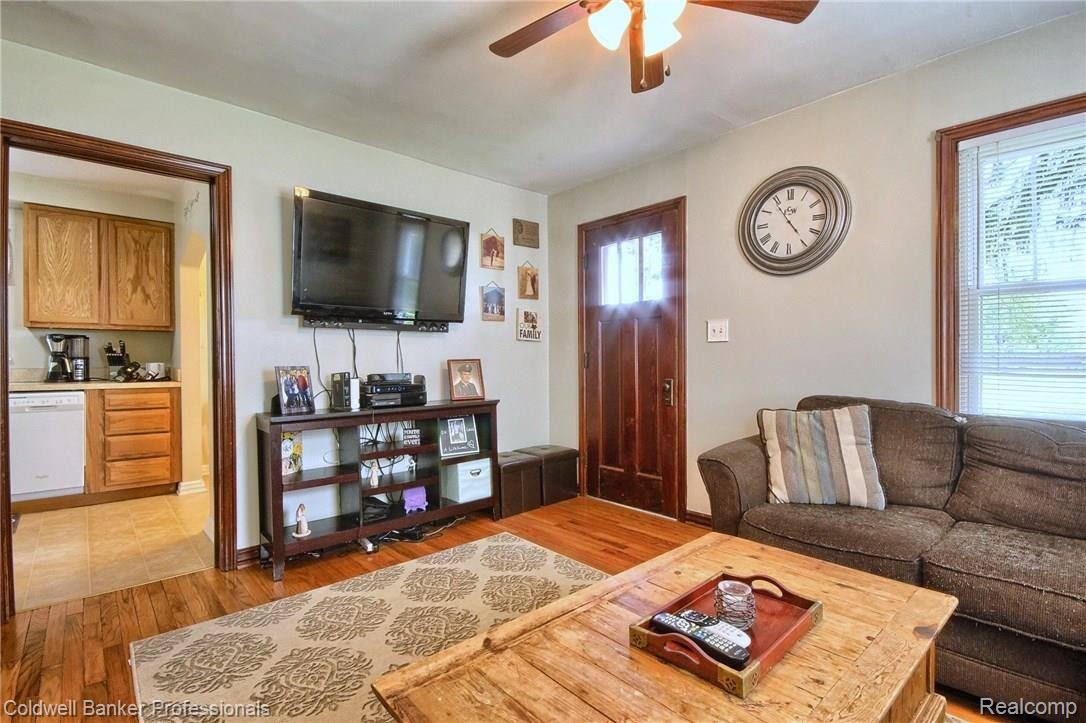 7301 Merritt Road Ypsilanti, MI 48197 - Photo 5 of 28 Living_Room_3rd_View.jpg