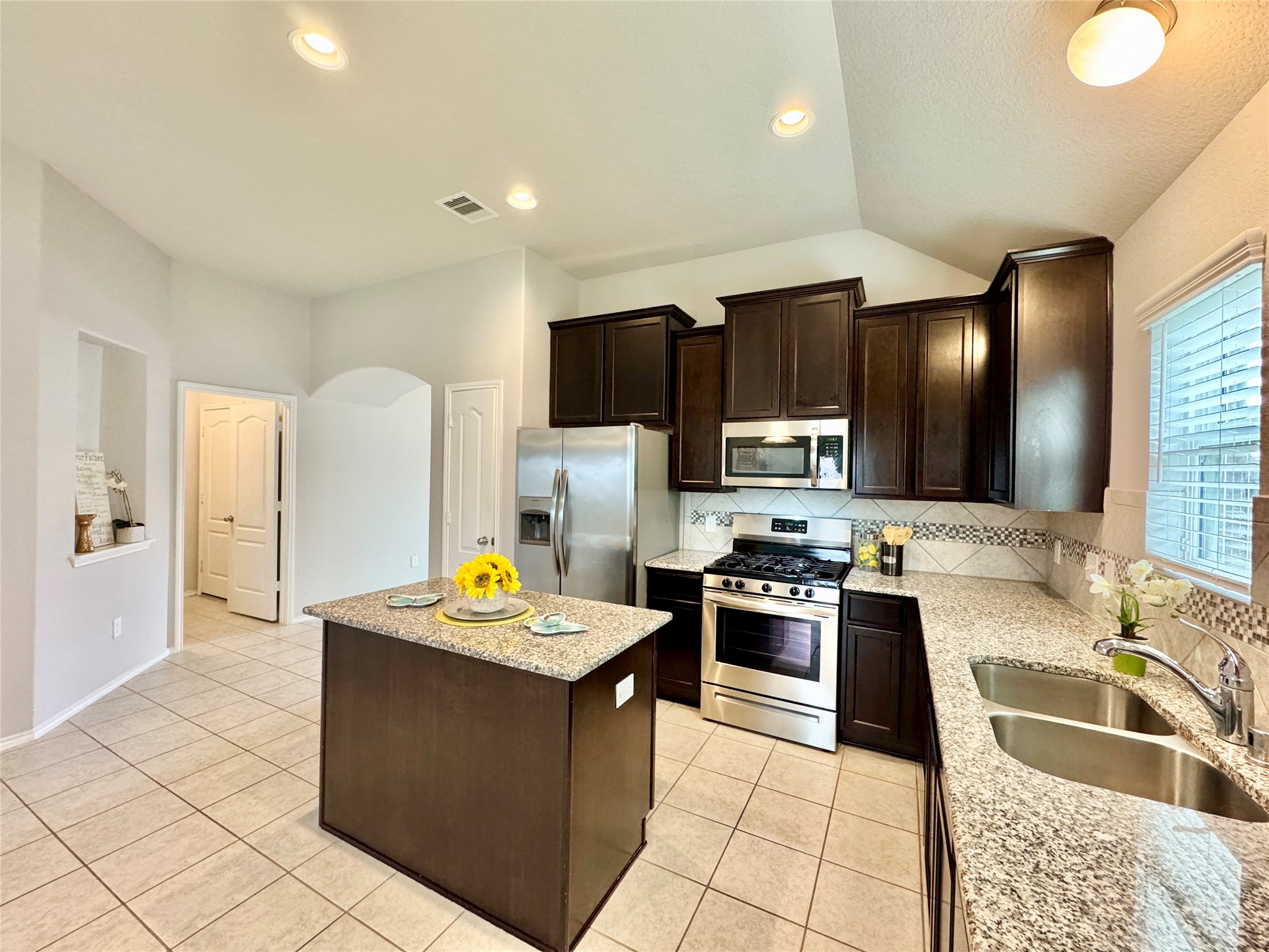 5018 Victory Shores Lane Rosharon, TX 77583 - Photo 7 of 23