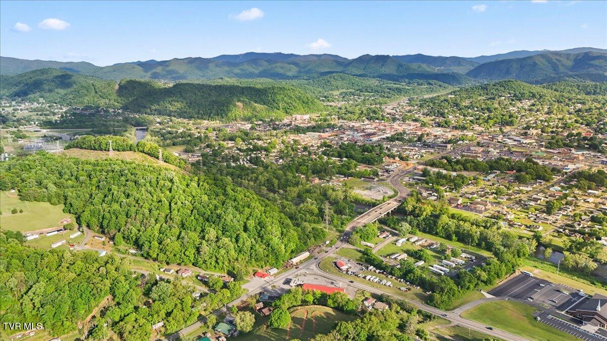 112 Grant Parlier Road Elizabethton, TN 37643 - Photo 12 of 22 12-DJI_20260429182501_0563_D