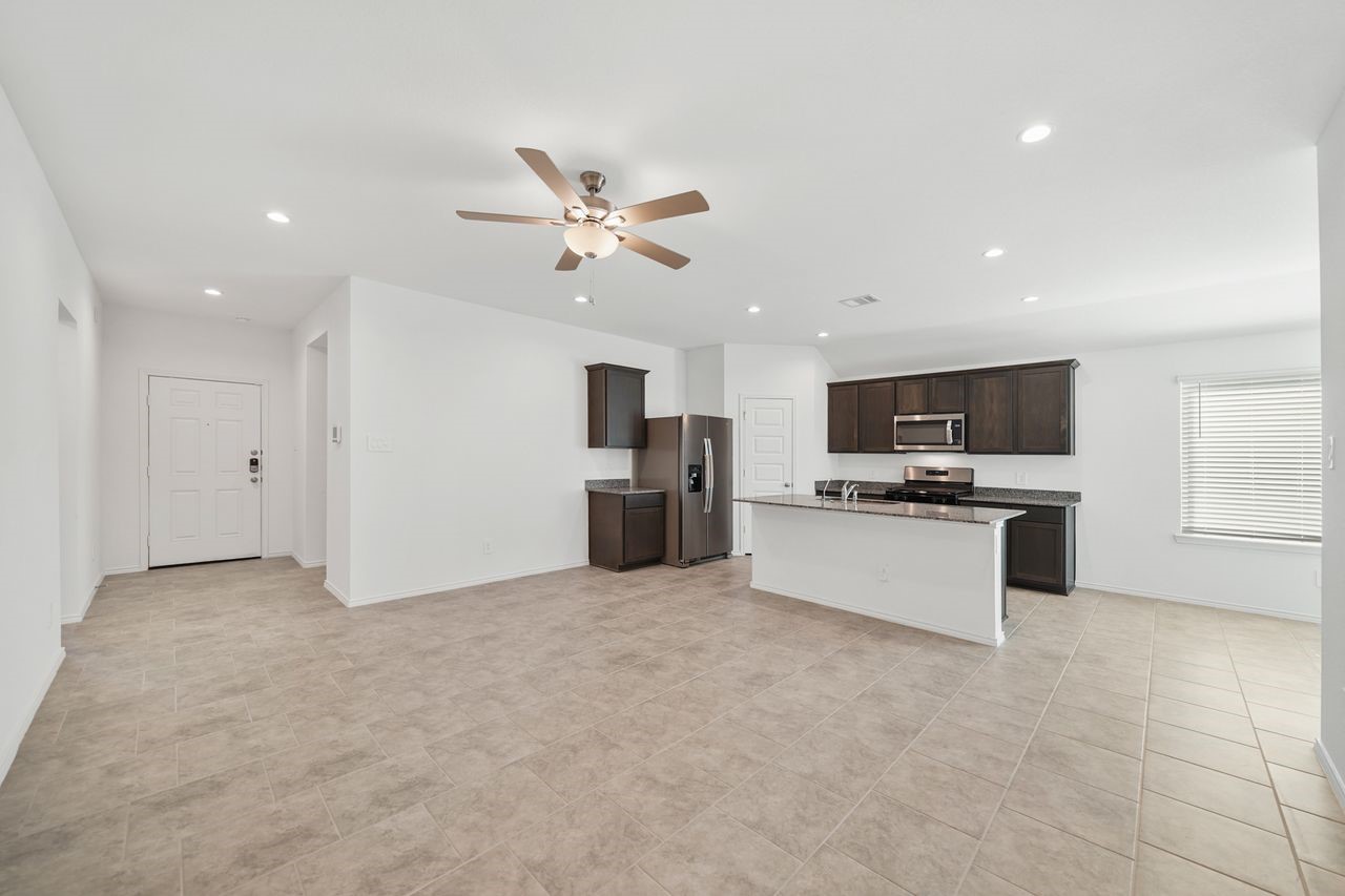 7502 Fierce Friesian Lane Rosharon, TX 77583 - Photo 3 of 21 a view of kitchen with refrigerator and microwave