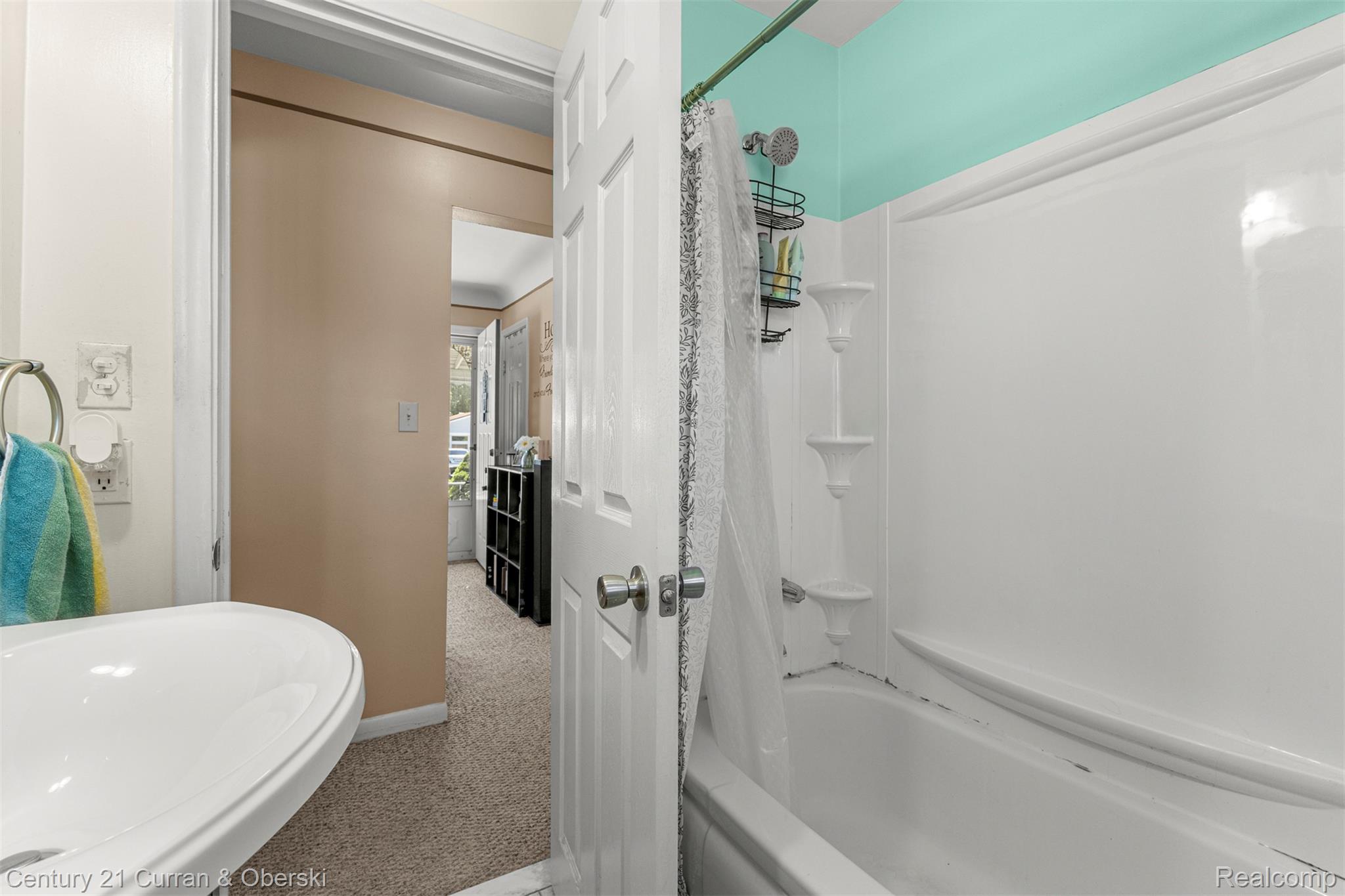 6141 North Gulley Road Dearborn Heights, MI 48127 - Photo 12 of 31 First floor full bath