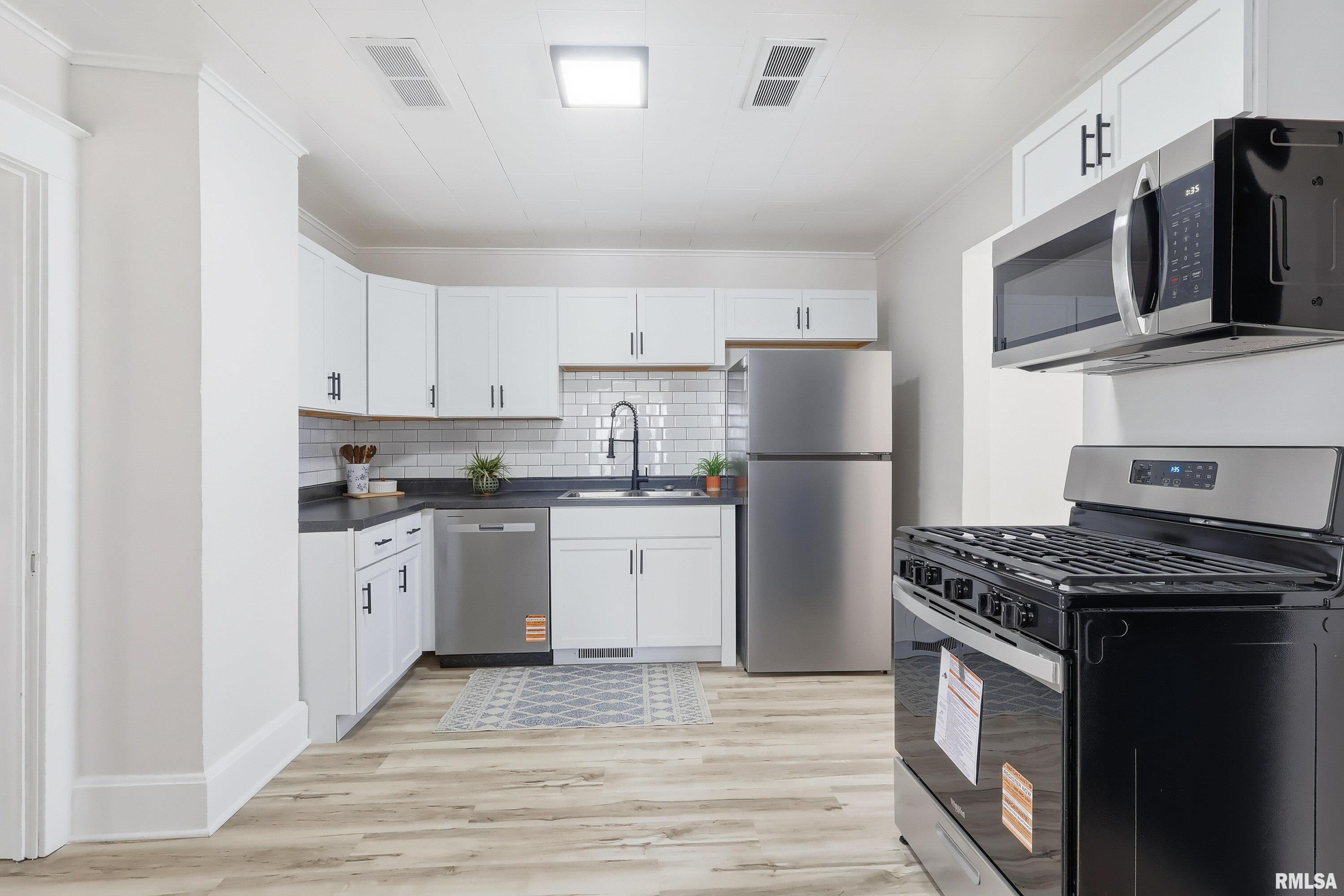 1926 14th Street Moline, IL 61265 - Photo 12 of 39