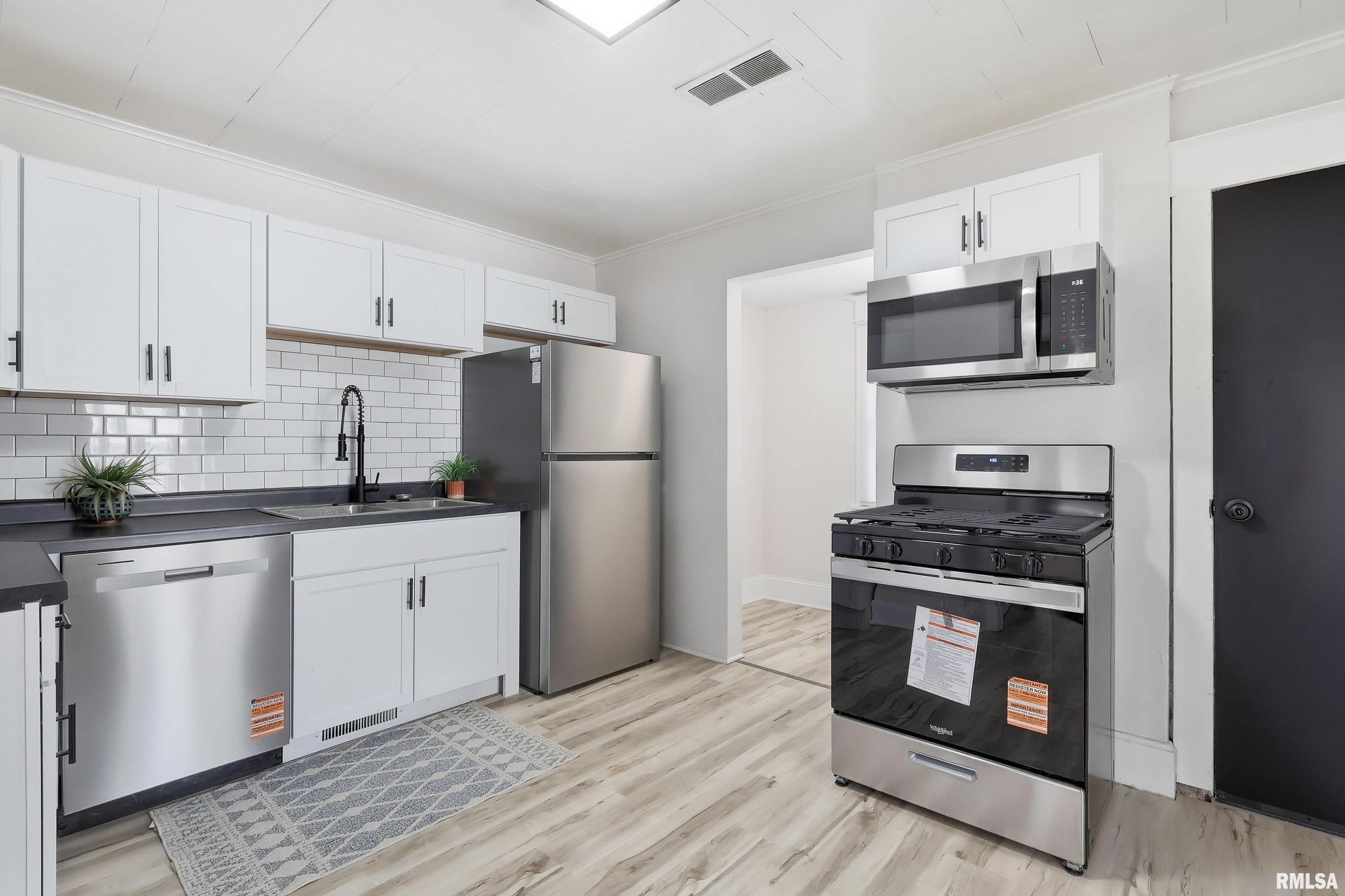 1926 14th Street Moline, IL 61265 - Photo 13 of 39