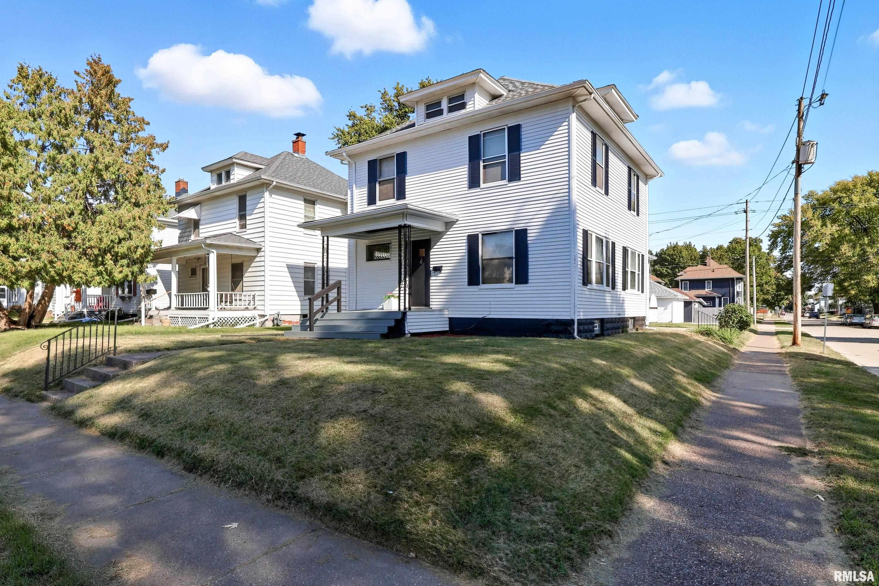 1926 14th Street Moline, IL 61265 - Photo 2 of 39