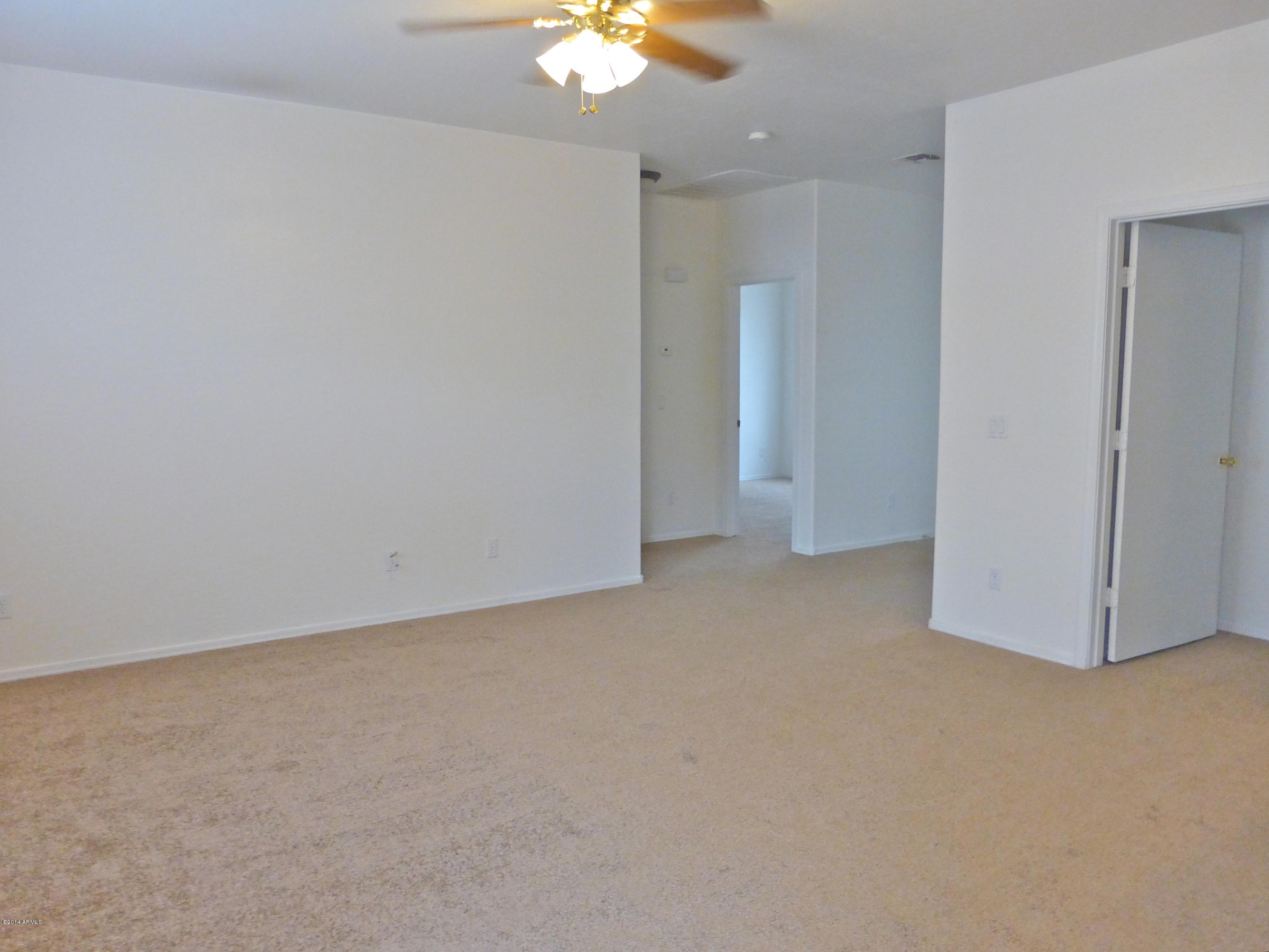2300 East Magma Road, Unit 96 San Tan Valley, AZ 85143 - Photo 4 of 11 Magma2300 great room 2