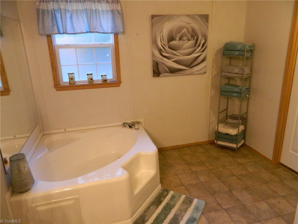 3180 Jess Smith Road Sophia, NC 27350 - Photo 16 of 17 Garden tub