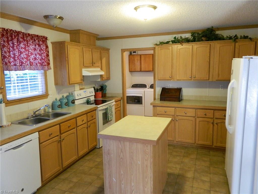3180 Jess Smith Road Sophia, NC 27350 - Photo 4 of 17 Kitchen