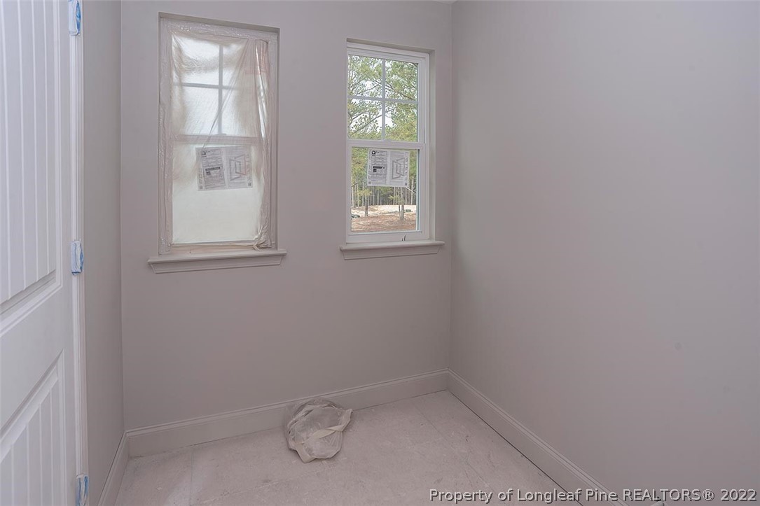 185 Sandy Springs Road Aberdeen, NC 28315 - Photo 18 of 21 a small space with a window