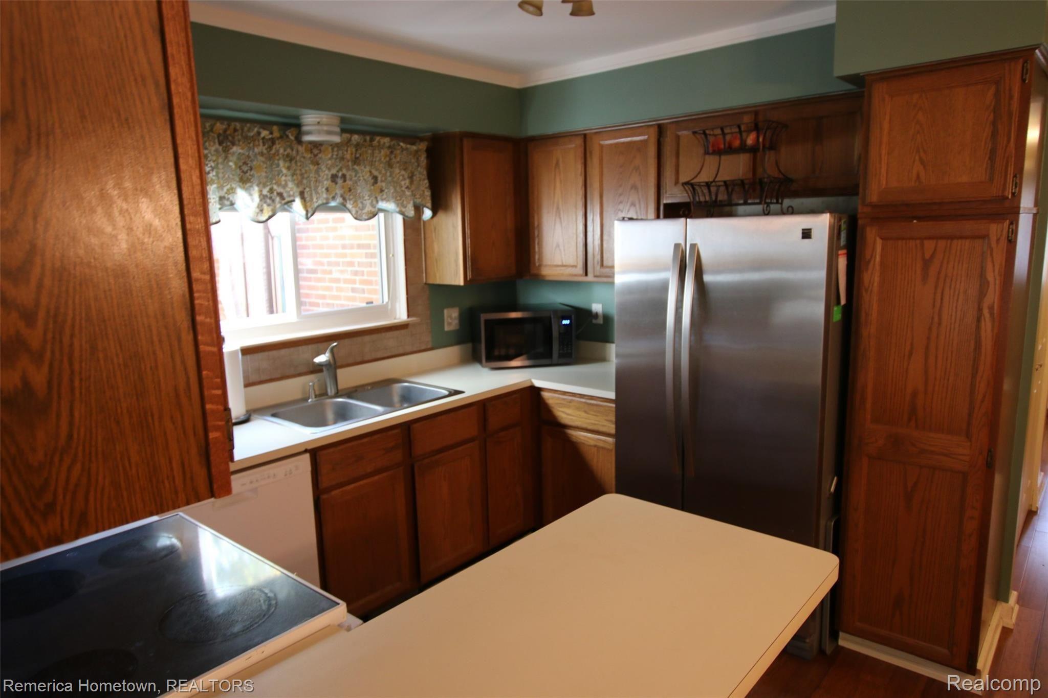 43090 Keystone Canton, MI 48187 - Photo 8 of 23 Nice Kitchen.JPG