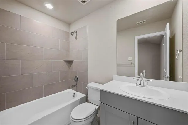 a view of an empty room and closet