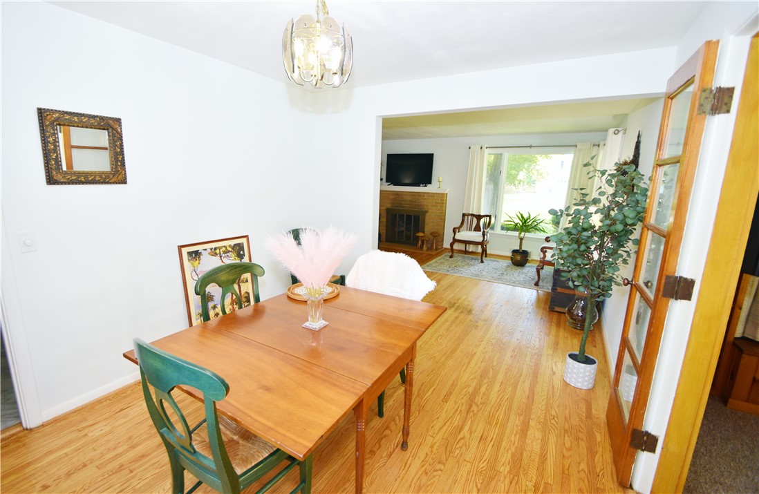97 Highledge Drive Penfield, NY 14526 - Photo 13 of 43 Dining room