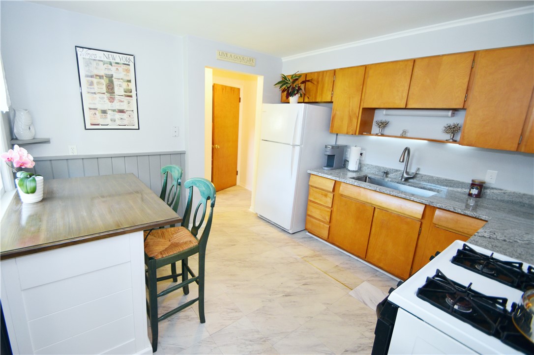 97 Highledge Drive Penfield, NY 14526 - Photo 14 of 43 Kitchen