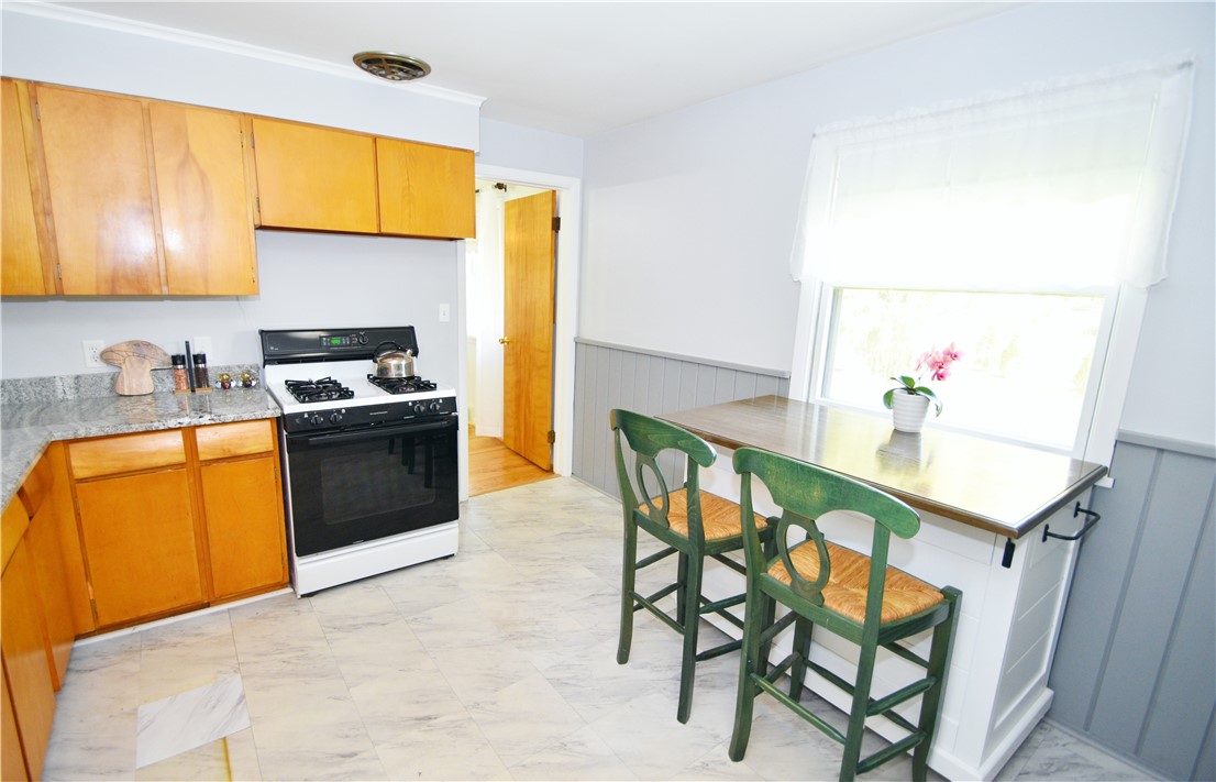 97 Highledge Drive Penfield, NY 14526 - Photo 17 of 43 Kitchen