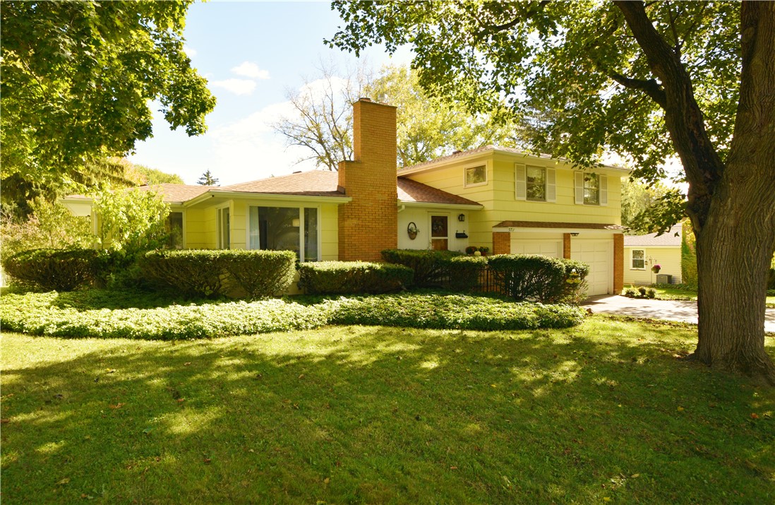 97 Highledge Drive Penfield, NY 14526 - Photo 3 of 43 Exterior front