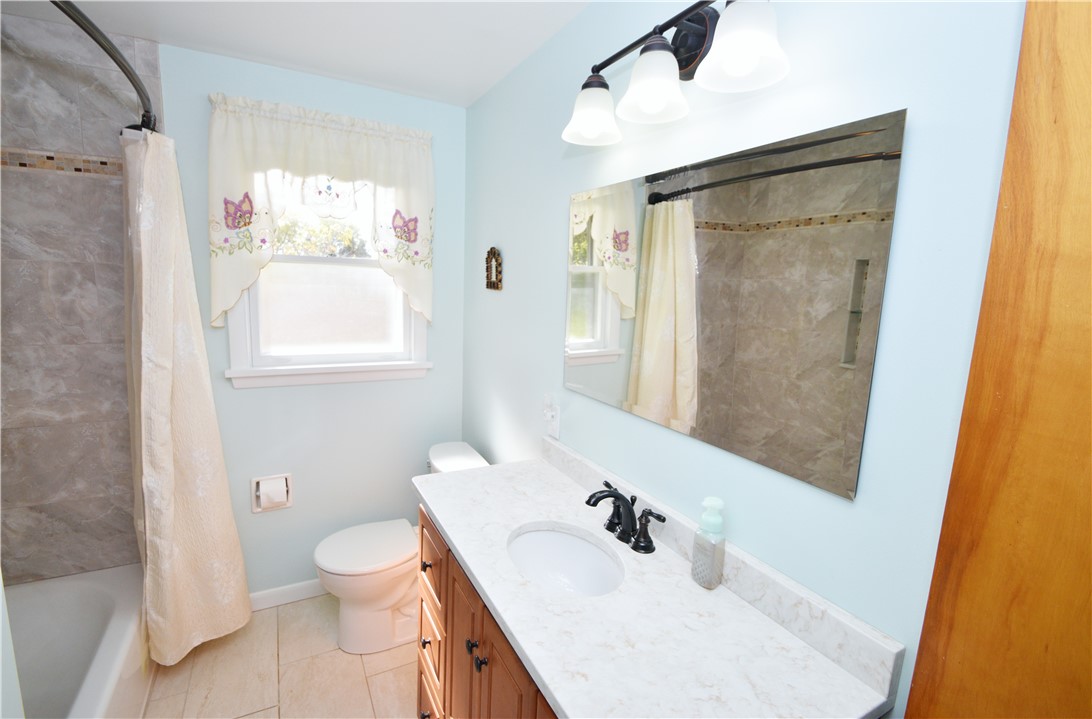 97 Highledge Drive Penfield, NY 14526 - Photo 32 of 43 Full bath 2nd floor