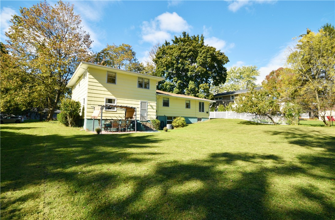 97 Highledge Drive Penfield, NY 14526 - Photo 39 of 43 Exterior back