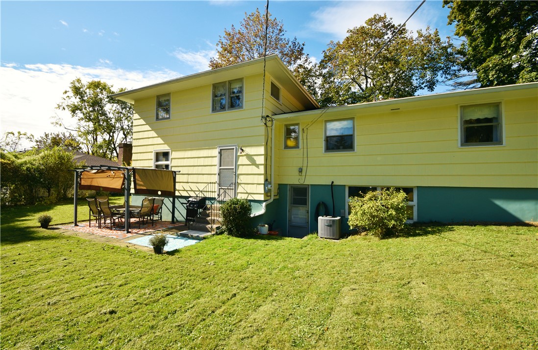 97 Highledge Drive Penfield, NY 14526 - Photo 42 of 43 Exterior back