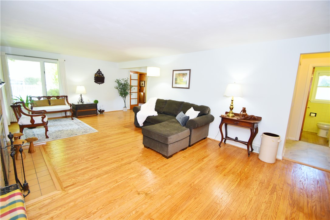 97 Highledge Drive Penfield, NY 14526 - Photo 5 of 43 Living room