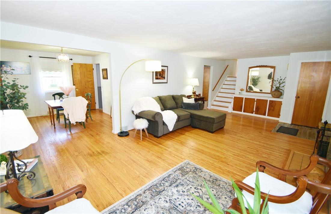 97 Highledge Drive Penfield, NY 14526 - Photo 8 of 43 Living room