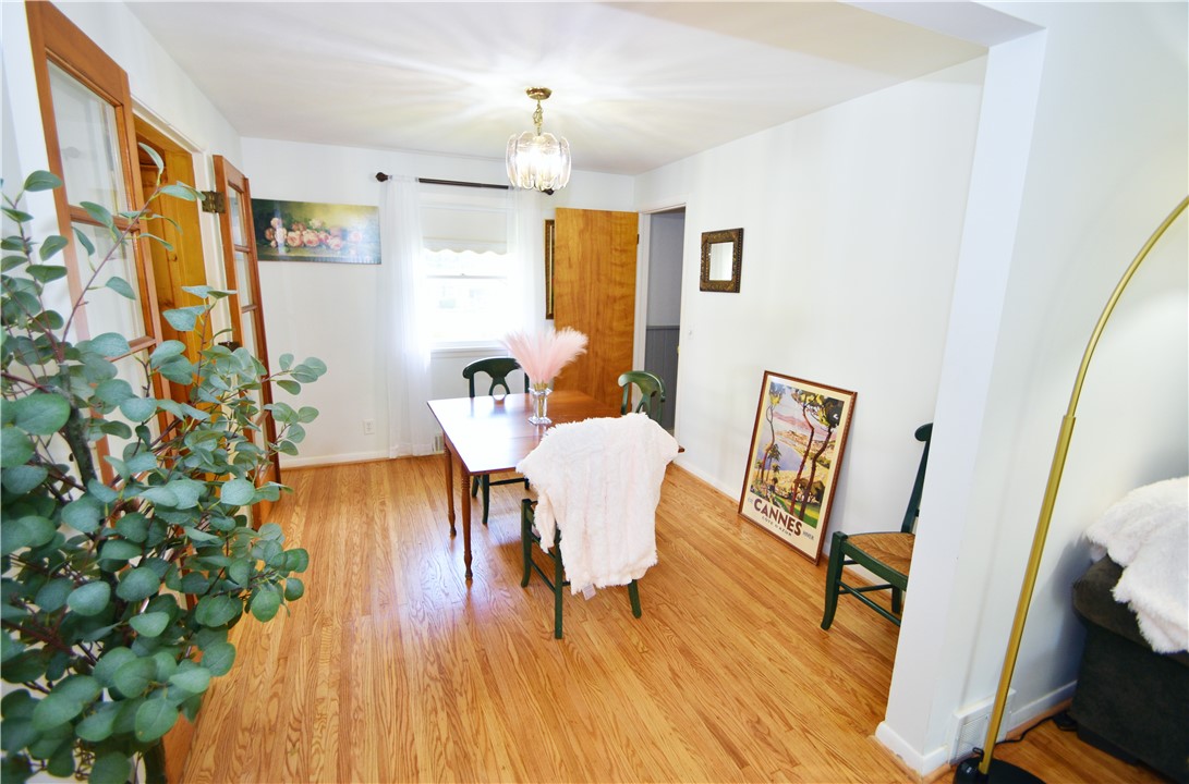97 Highledge Drive Penfield, NY 14526 - Photo 9 of 43 Dining room