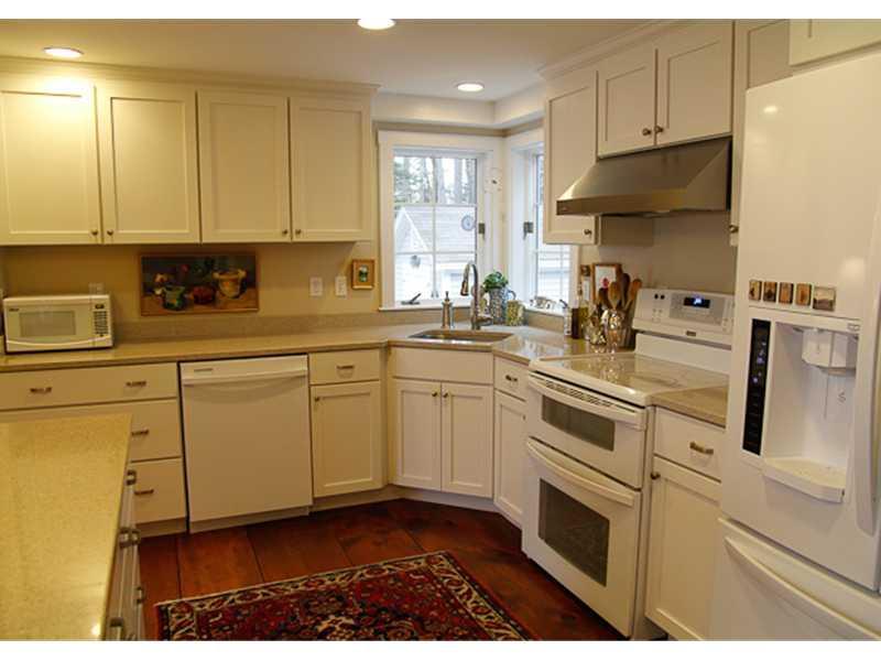 46 Cunningham Road Freeport, ME 04032 - Photo 9 of 17 Kitchen.