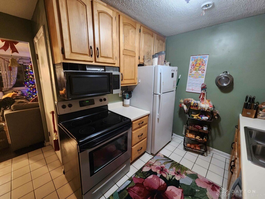 4488 Sunray Road Kettering, OH 45429 - Photo 16 of 32