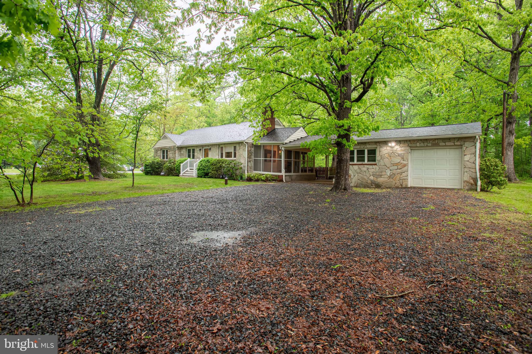 4918 Dumfries Road Catlett, VA 20119 - Photo 2 of 25 Front Yard