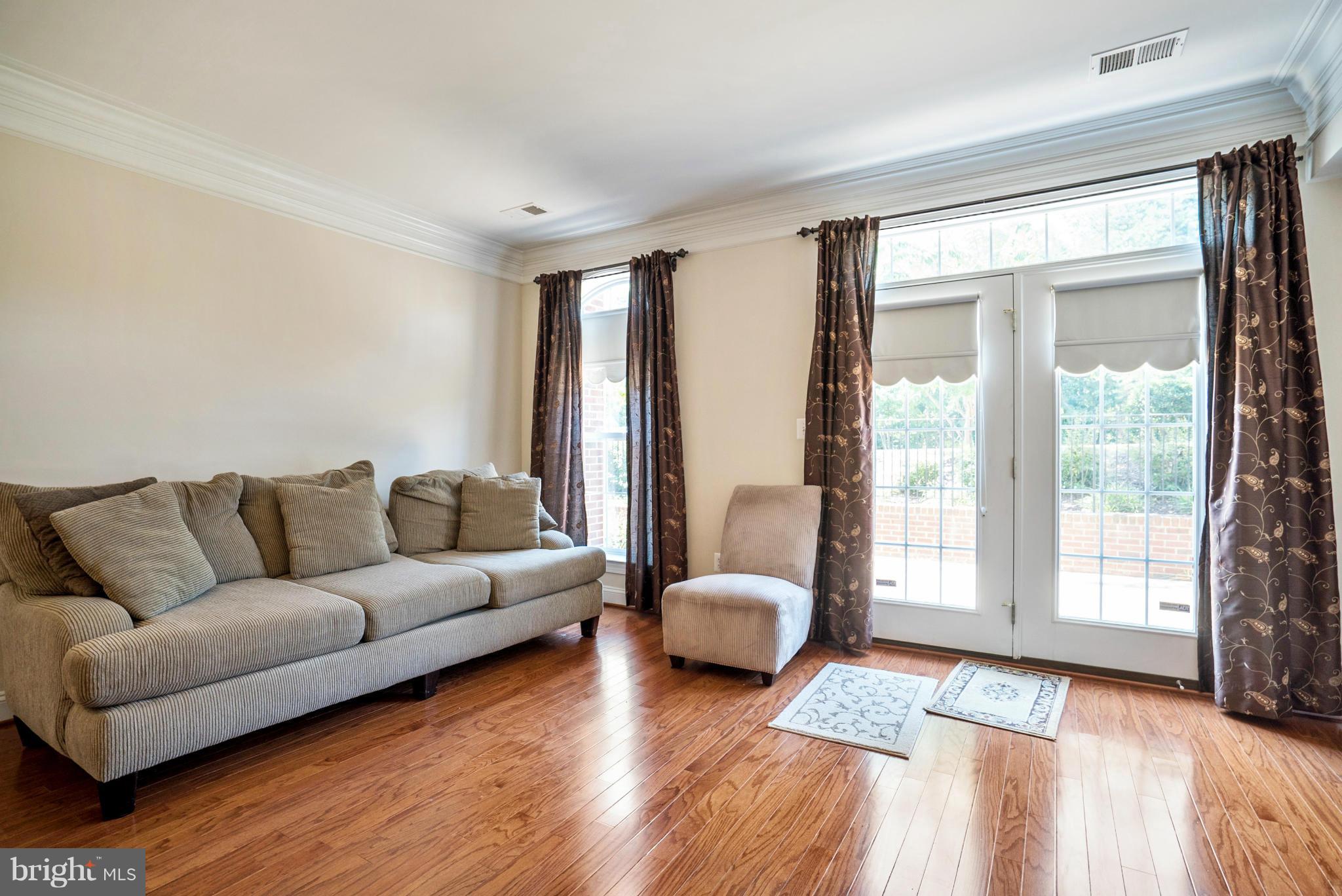 14873 Cloverdale Road, Unit 78 Woodbridge, VA 22193 - Photo 2 of 30 Living Room