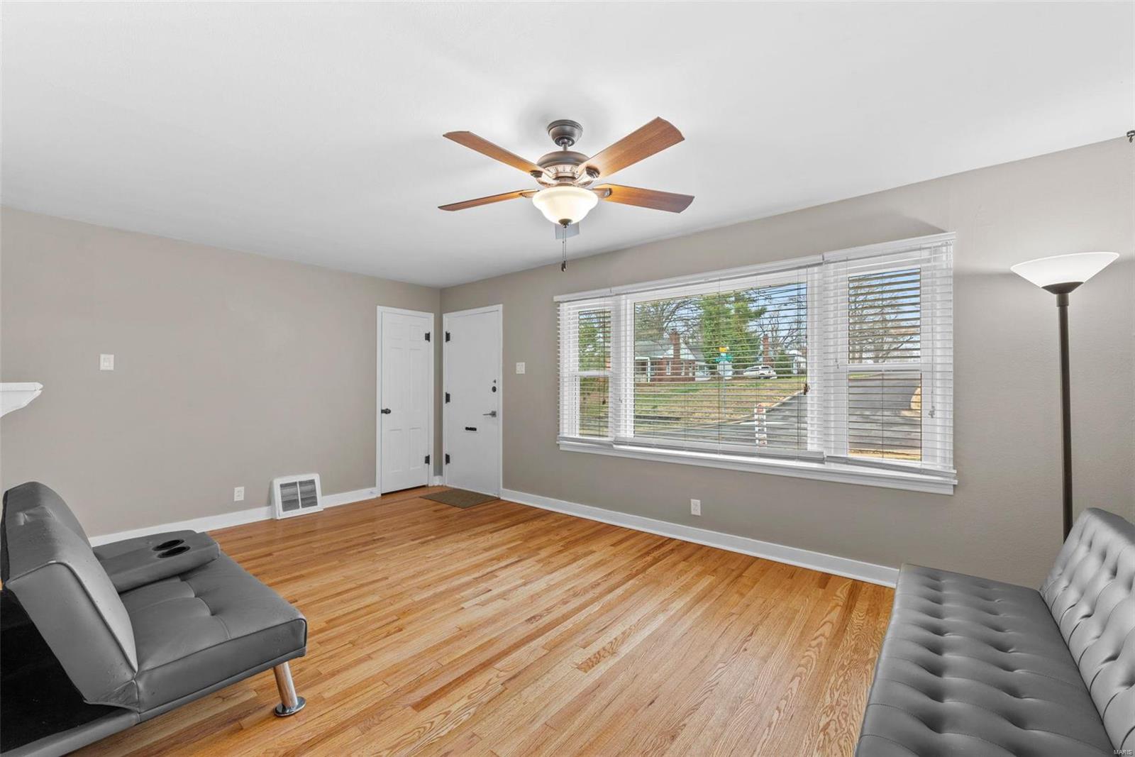821 Edgar Road St. Louis, MO 63119 - Photo 4 of 26 Gallery Image 4