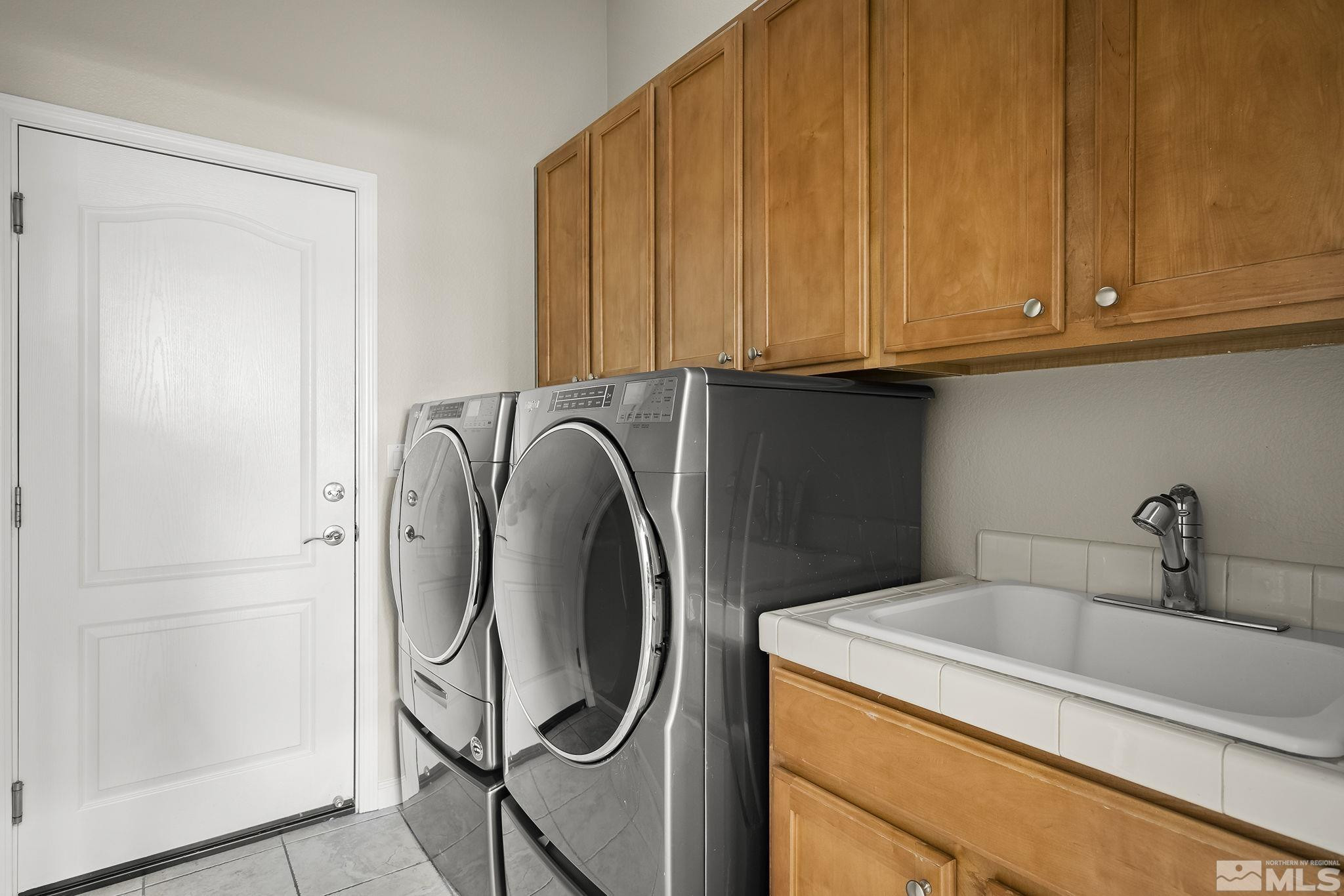 2685 Alder Bridge Court Reno, NV 89521 - Photo 18 of 38 a bathroom with a sink and washing machine