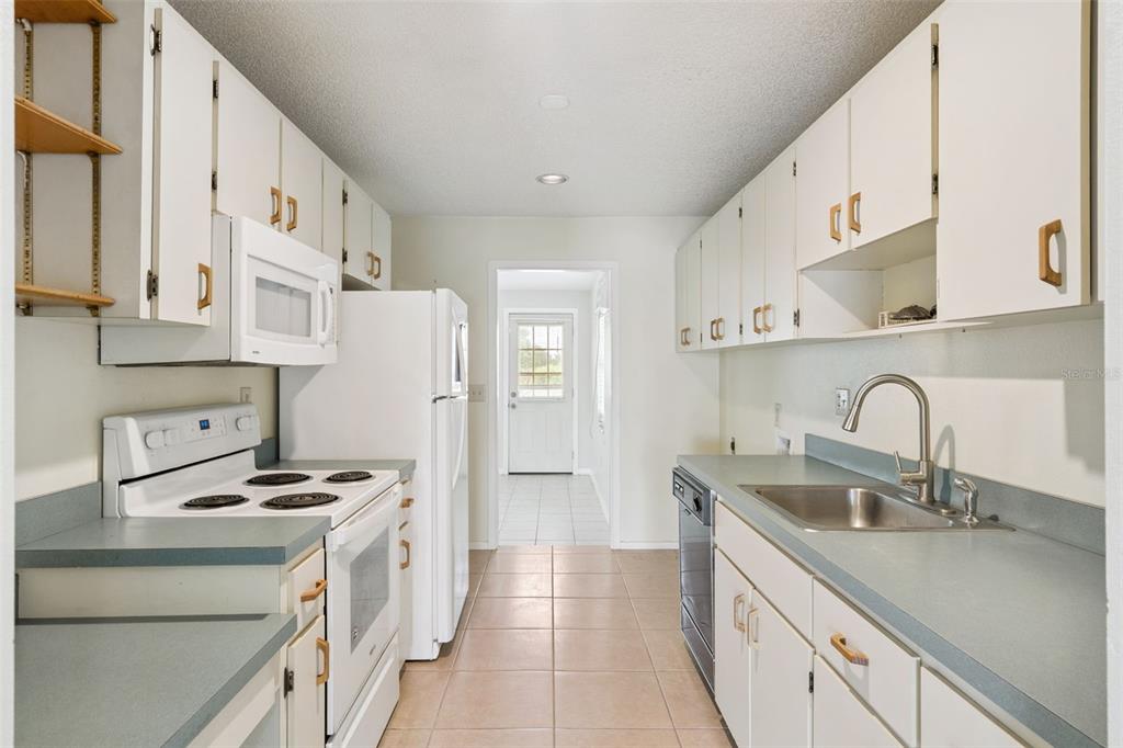 30213 Tavares Ridge Boulevard, Unit 30213 Tavares, FL 32778 - Photo 5 of 17