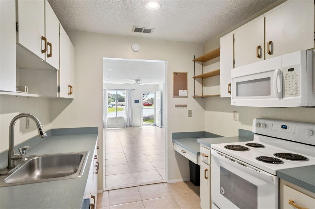30213 Tavares Ridge Boulevard, Unit 30213 Tavares, FL 32778 - Photo 6 of 17