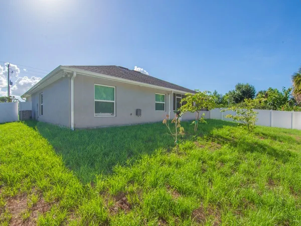 $2,450 | 525 Fleming Street, Sebastian, FL 32958