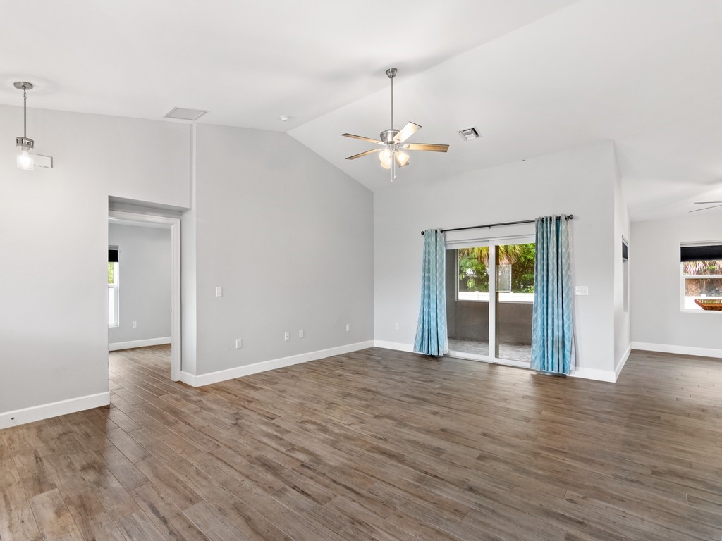 525 Fleming Street Sebastian, FL 32958 - Photo 3 of 28