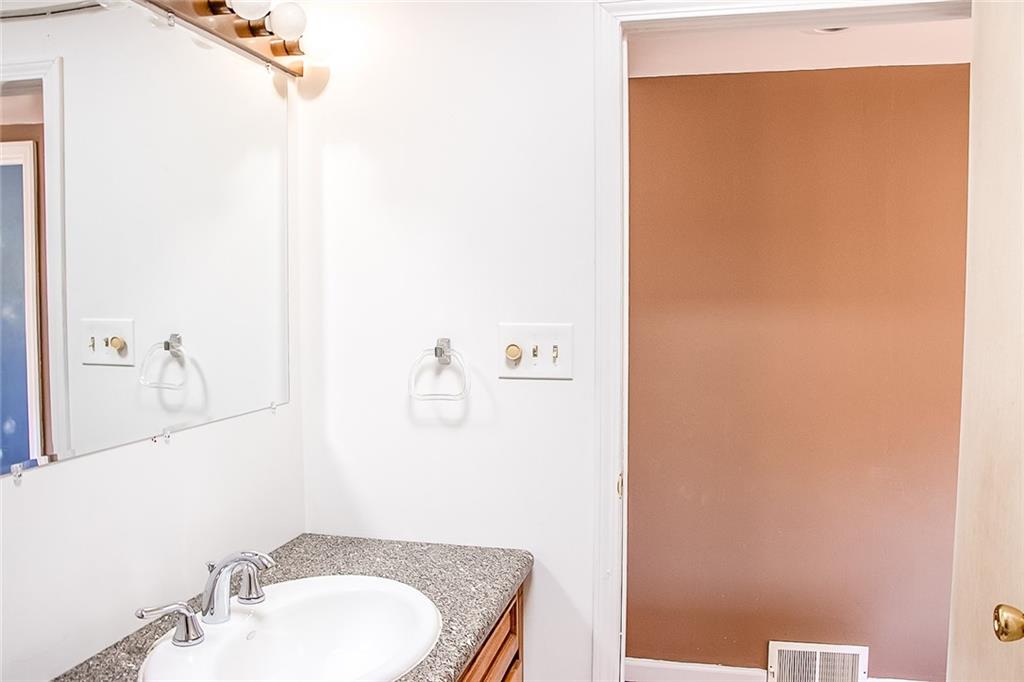 1378 Robbins Station Road Irwin, PA 15642 - Photo 29 of 46