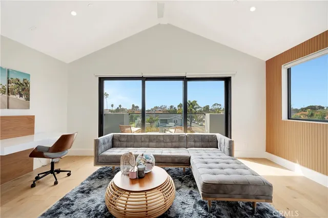 $2,899,000 | 620 Huntington Street, Huntington Beach, CA 92648