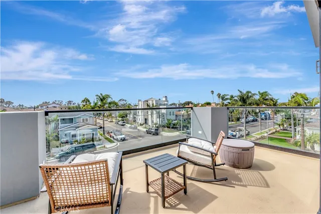 $2,899,000 | 620 Huntington Street, Huntington Beach, CA 92648