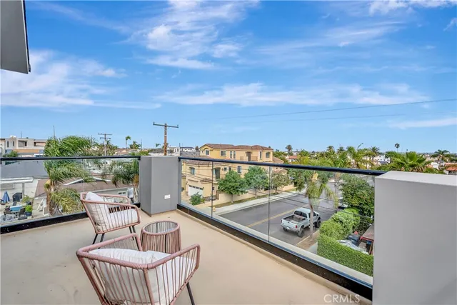 $2,899,000 | 620 Huntington Street, Huntington Beach, CA 92648