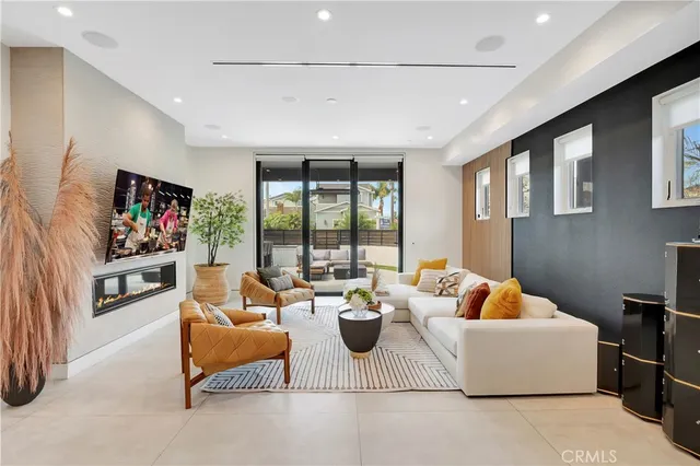 $2,899,000 | 620 Huntington Street, Huntington Beach, CA 92648