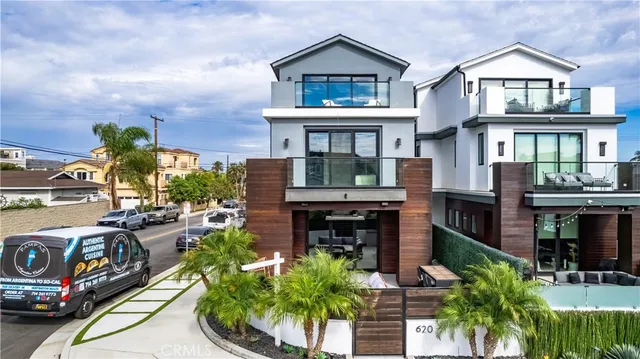 $2,899,000 | 620 Huntington Street, Huntington Beach, CA 92648
